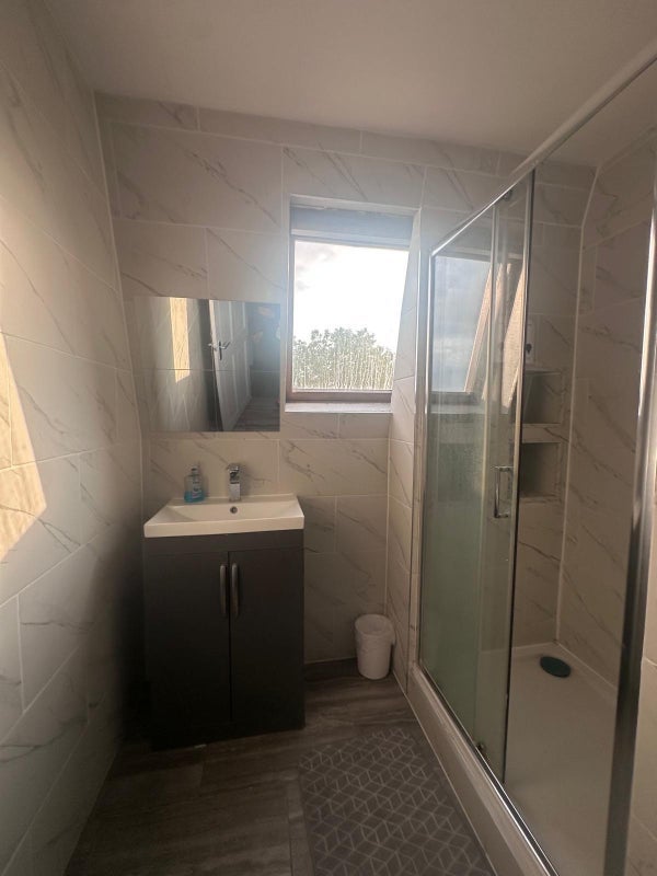Room Grove Road in Greater London