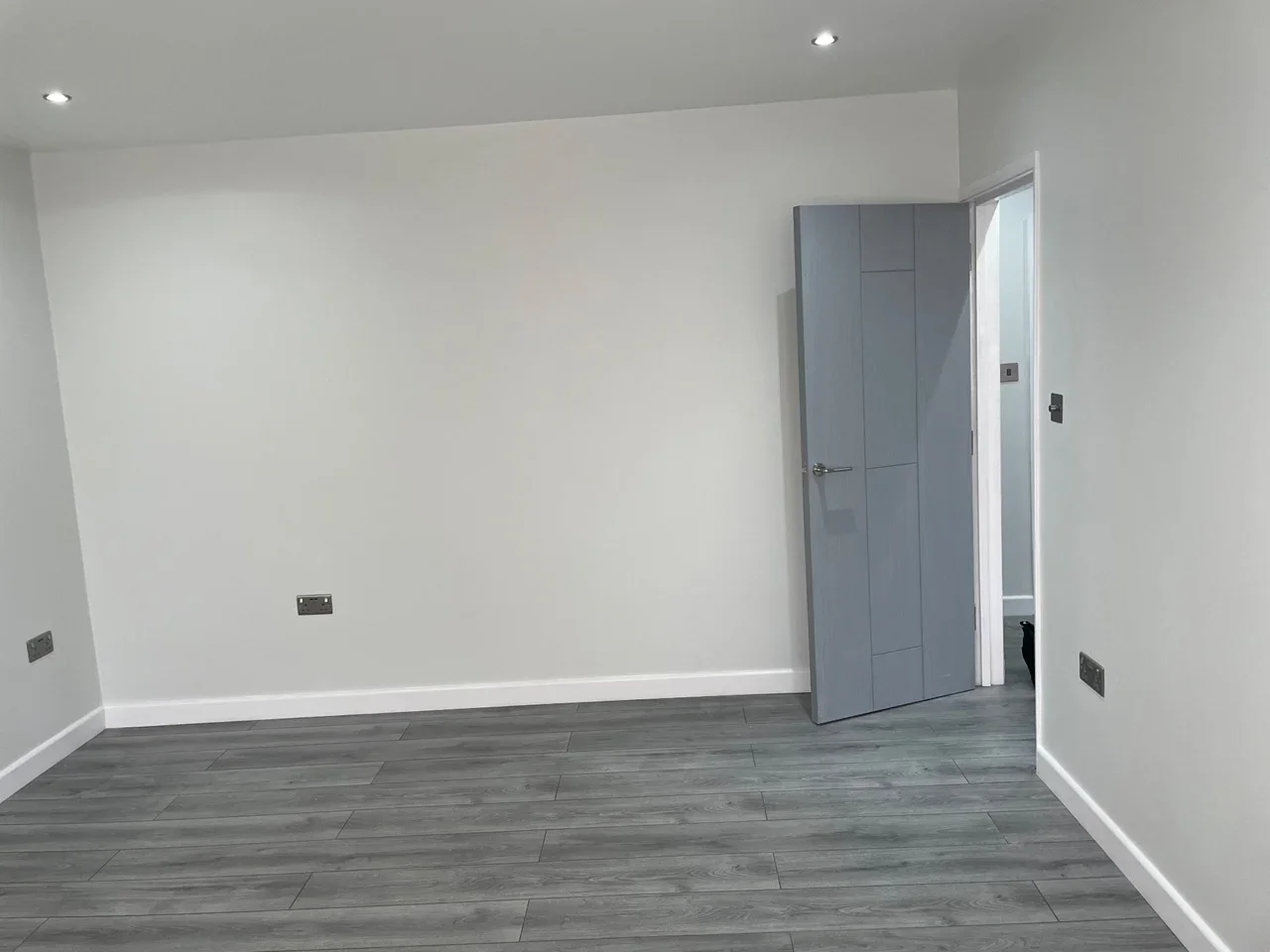 Flat Balmoral Drive in Greater London