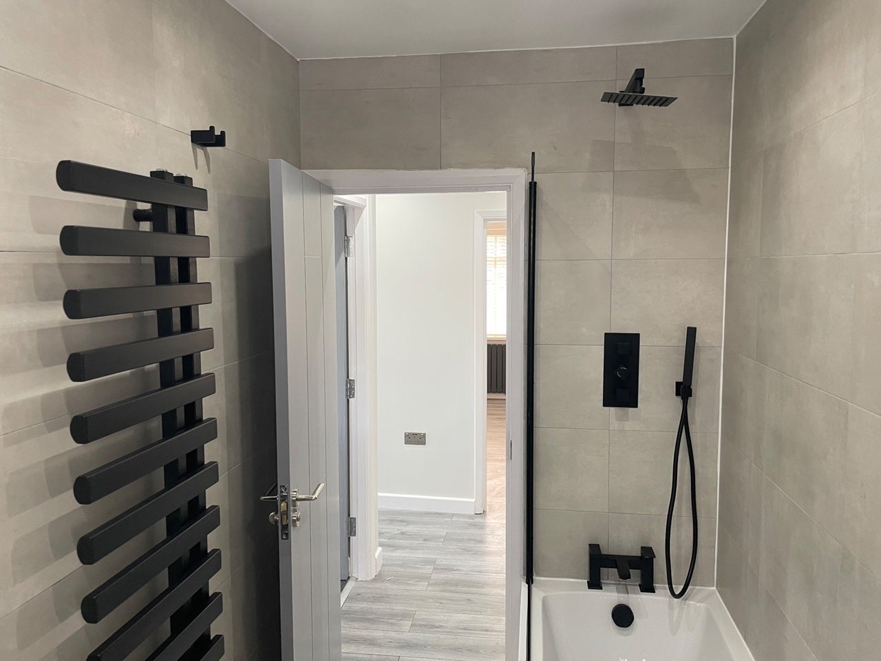 Flat Balmoral Drive in Greater London