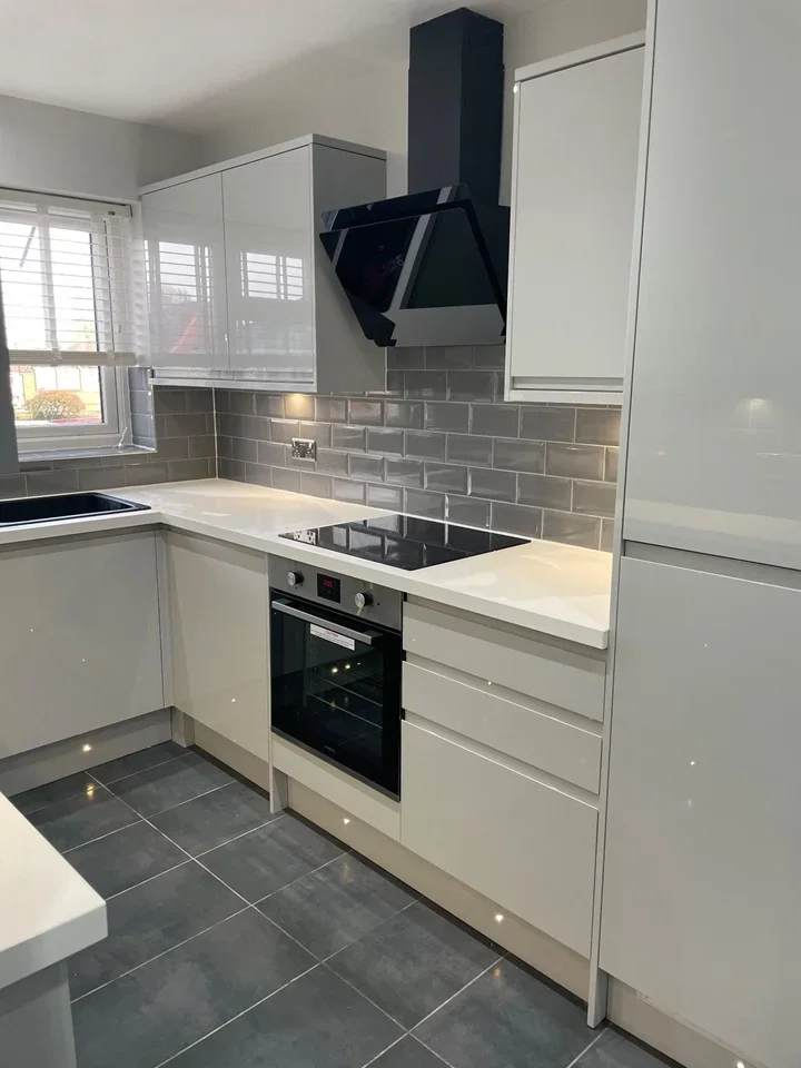 Flat Balmoral Drive in Greater London