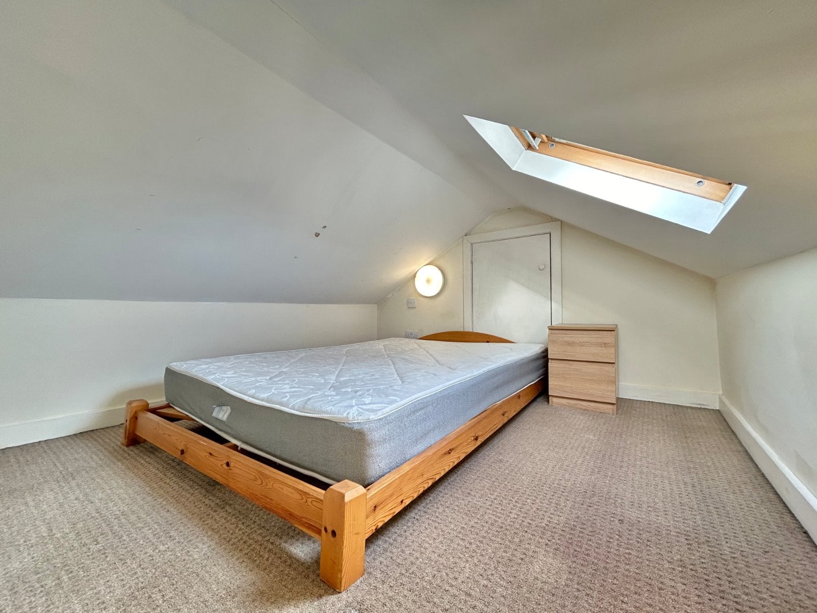 Flat Claremont Drive in Leeds