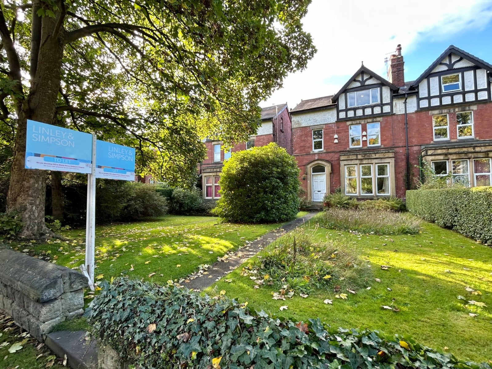 Flat Claremont Drive in Leeds
