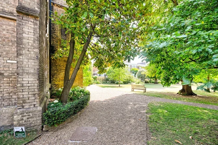 House St James's Gardens in Greater London