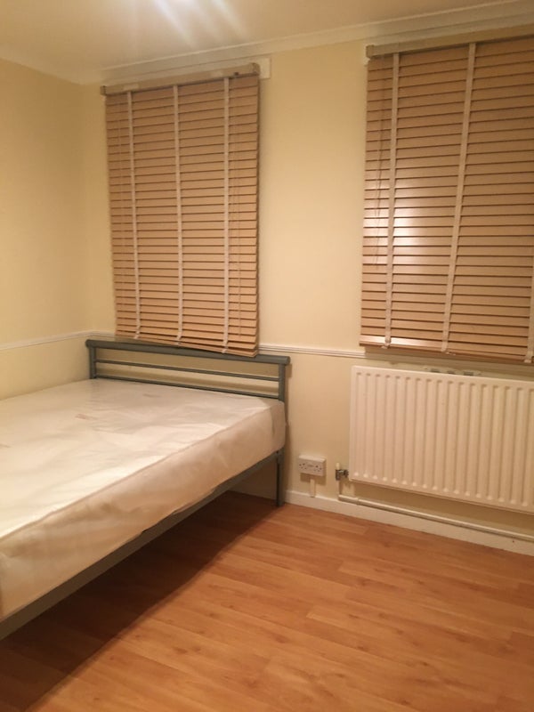 Room Gloucester Way in Greater London