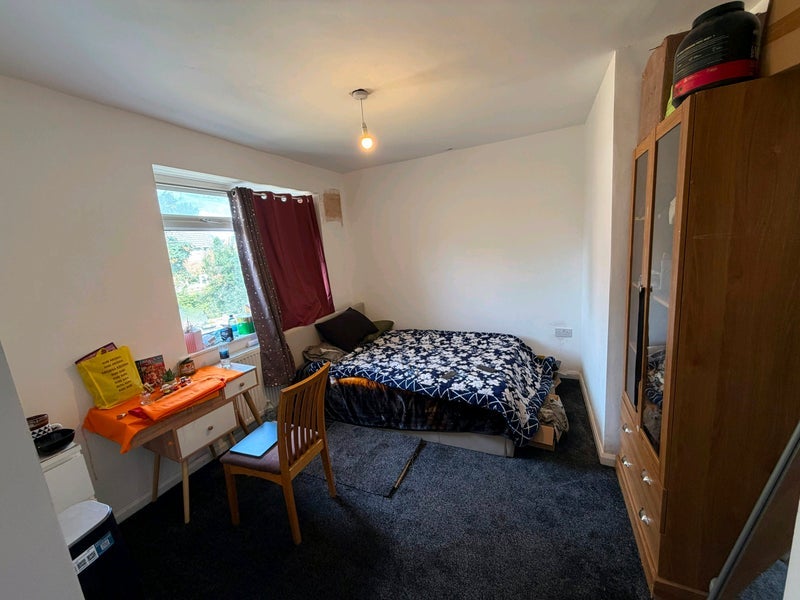 Room Bolton Road in Radcliffe