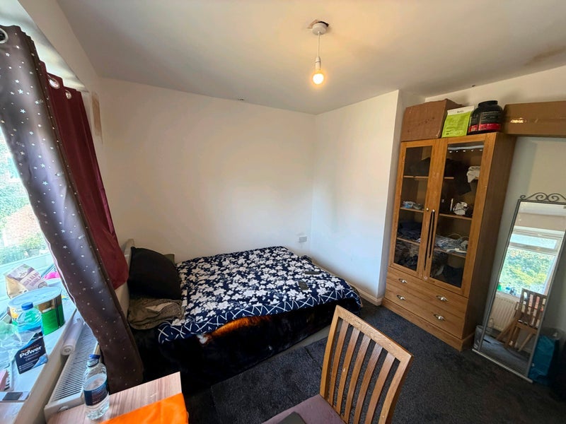 Room Bolton Road in Radcliffe