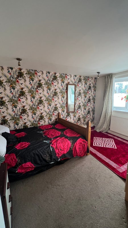 Room Celandine Drive in Greater London