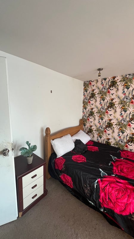 Room Celandine Drive in Greater London