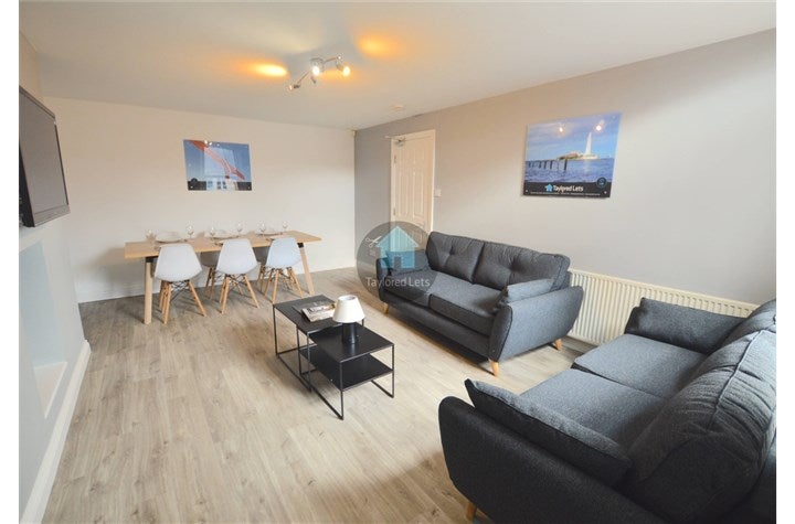 Flat Bolingbroke Street in Newcastle upon Tyne