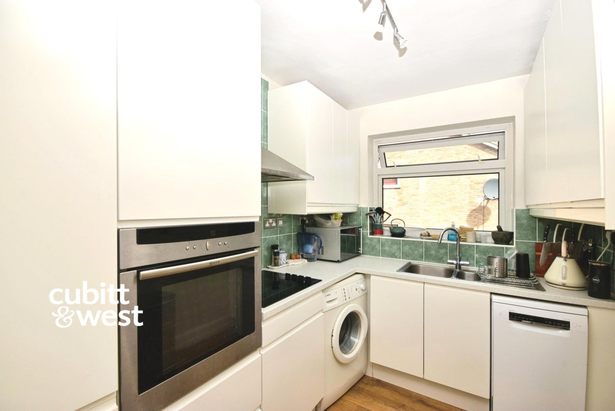Flat The Broadway in Greater London