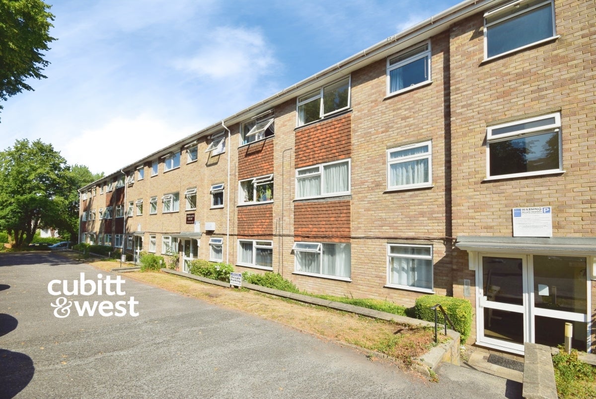 Flat The Broadway in Greater London