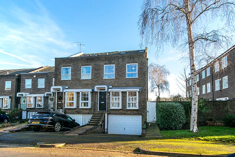 House Shaftesbury Way in Greater London