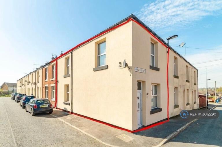 House Cobden Street in Heywood