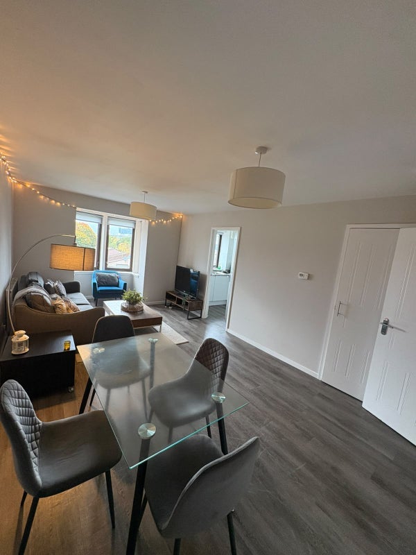 Room Rutland Court in Glasgow