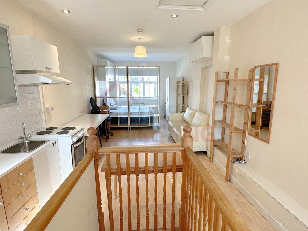 Flat Wollaton Road in Nottingham