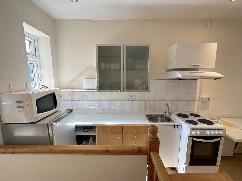 Flat Wollaton Road in Nottingham