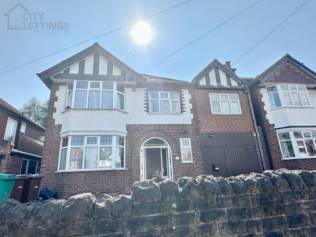 Flat Wollaton Road in Nottingham