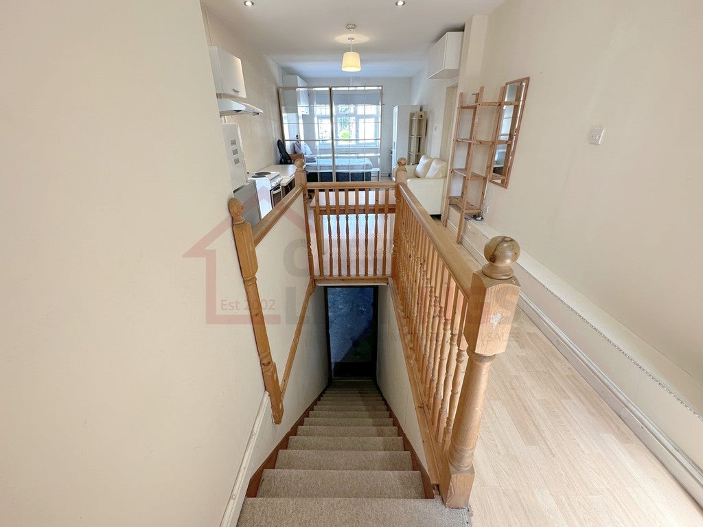 Flat Wollaton Road in Nottingham