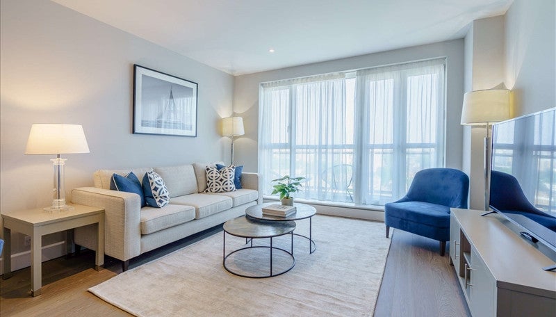 Flat Westferry Circus in Greater London