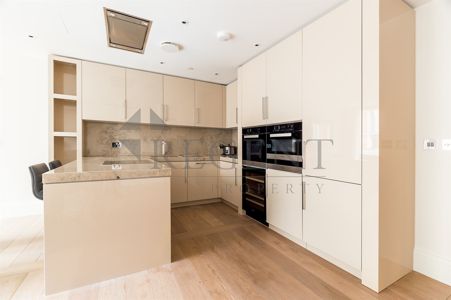 Flat Temple Place in City of Westminster
