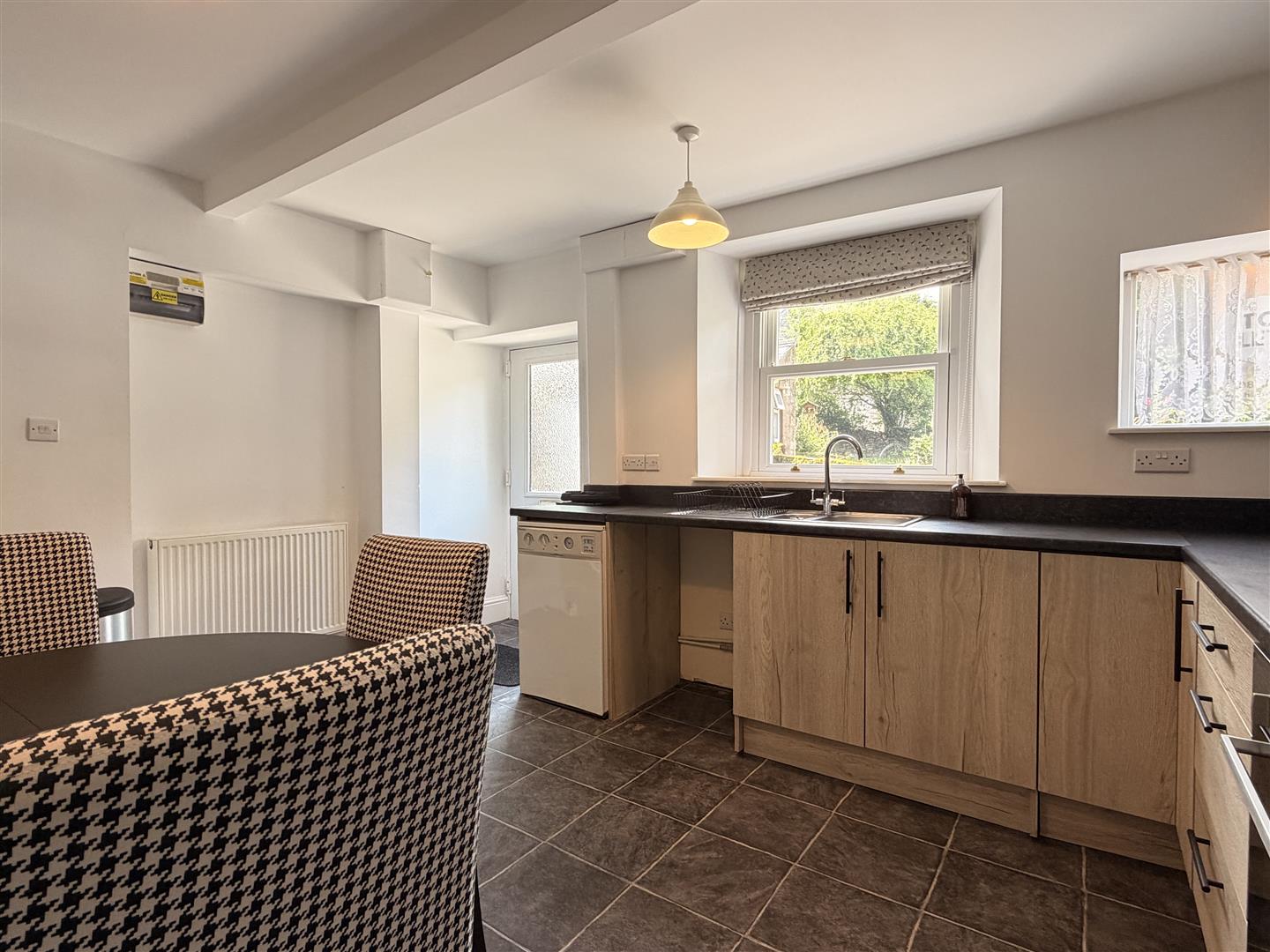 Flat Dale View in Hattersley