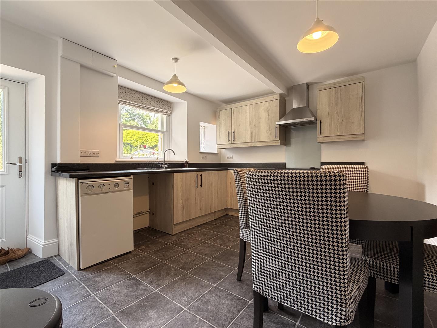 Flat Dale View in Hattersley