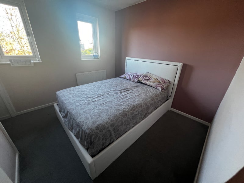 Room Fredas Grove in Birmingham