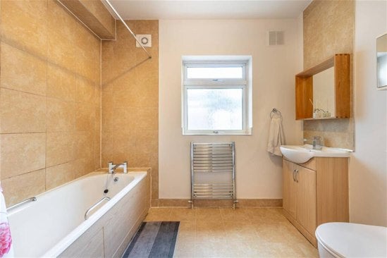 Flat Hoveden Road in London
