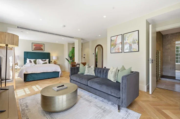 Flat Cheyne Walk in Greater London