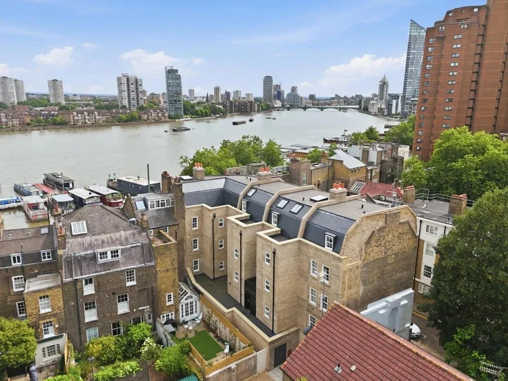 Flat Cheyne Walk in Greater London
