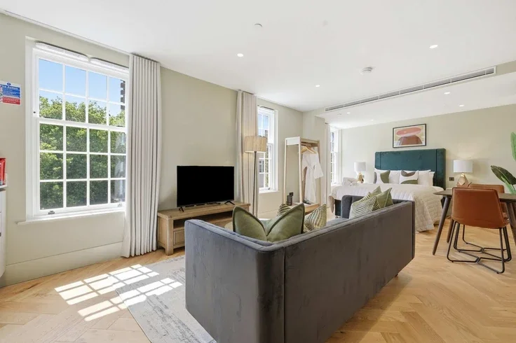 Flat Cheyne Walk in Greater London