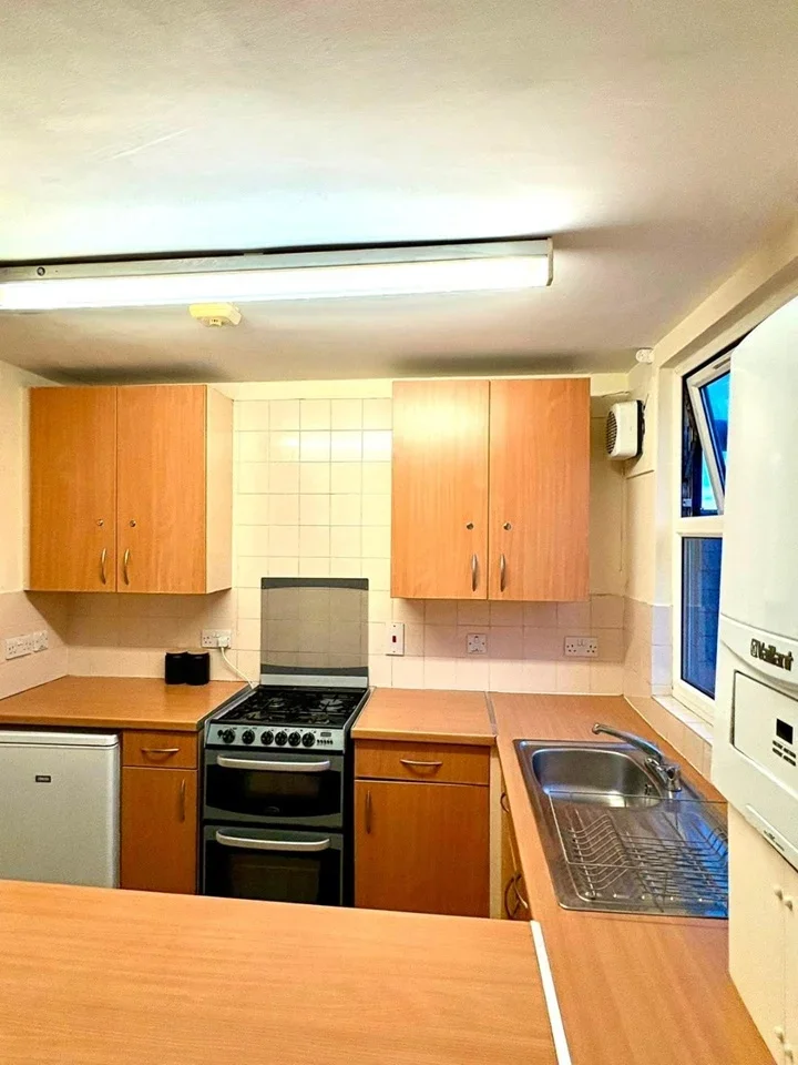 Flat Lansdowne Road in Greater London
