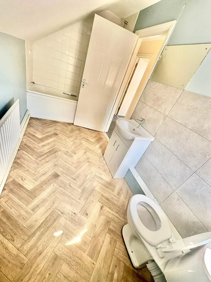 Flat Lansdowne Road in Greater London