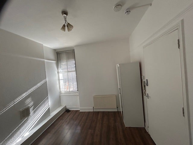 Room Hither Green Lane in Greater London
