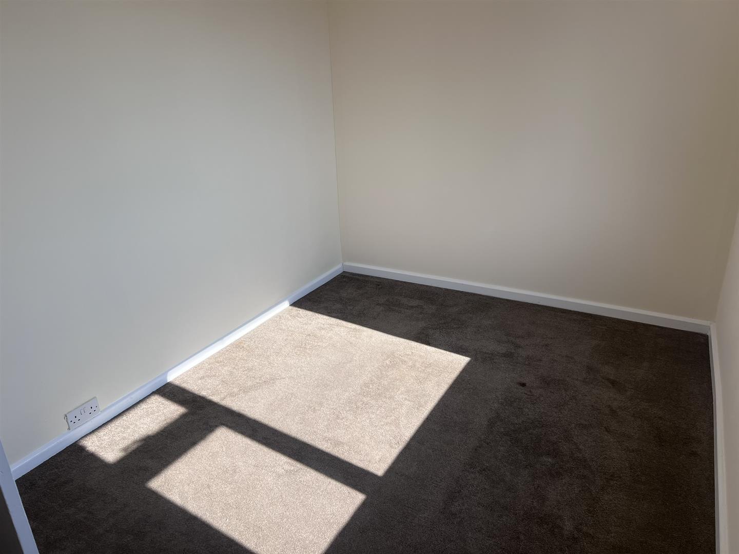 Flat Byron Road in Greater London