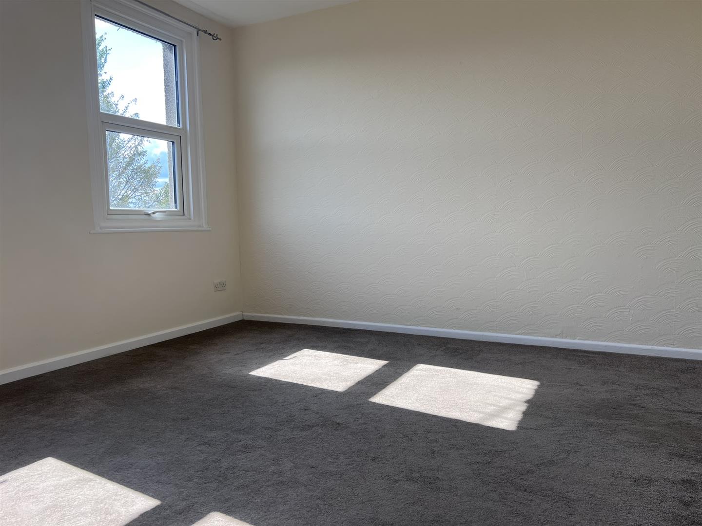 Flat Byron Road in Greater London