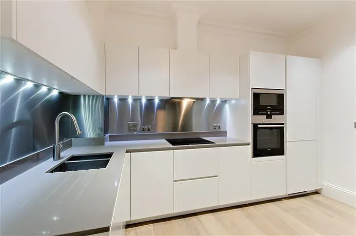 Flat Bridle Mews in Greater London