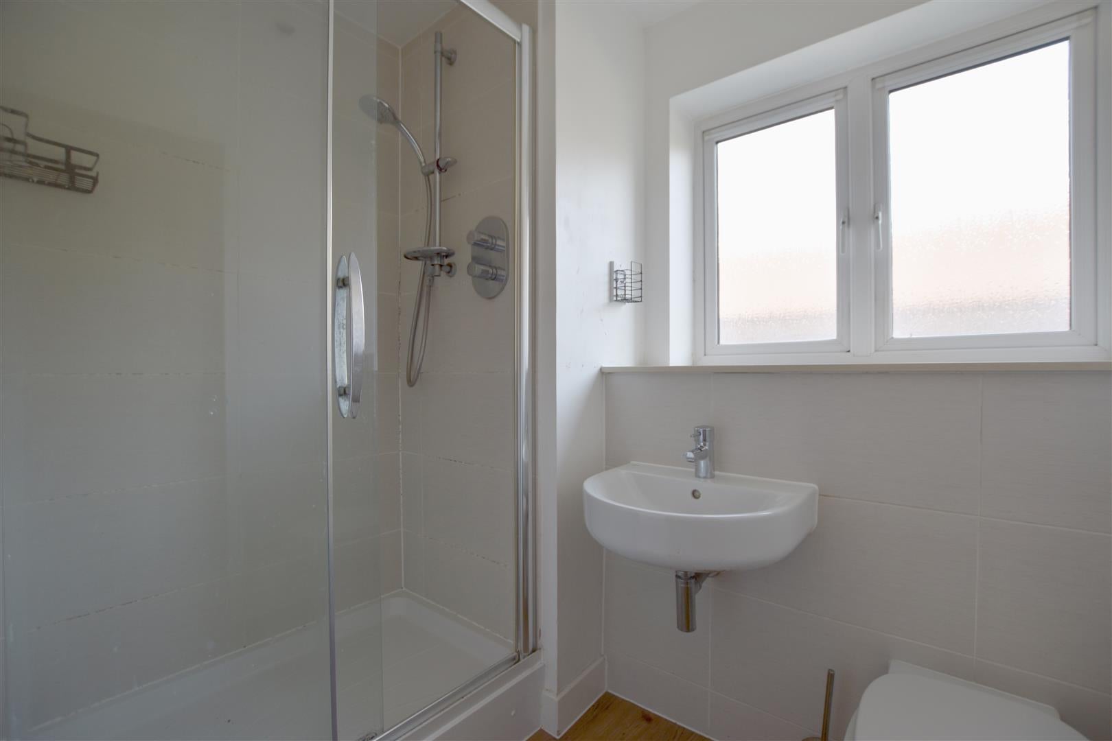 Flat Canalside in Reigate and Banstead