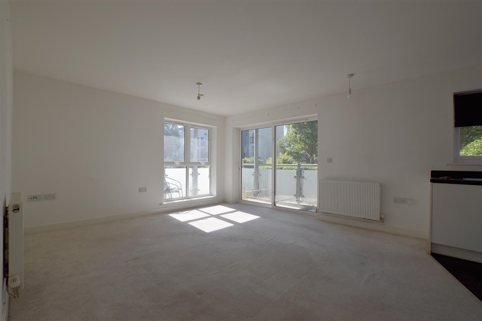 Flat Canalside in Reigate and Banstead