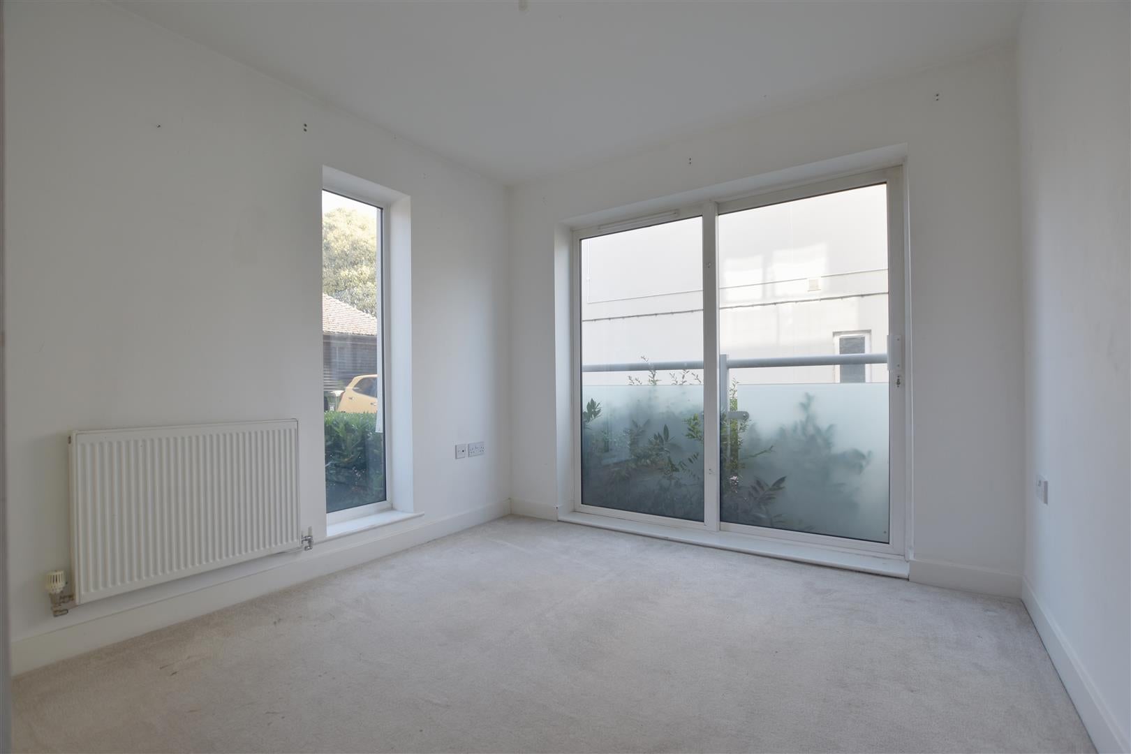 Flat Canalside in Reigate and Banstead