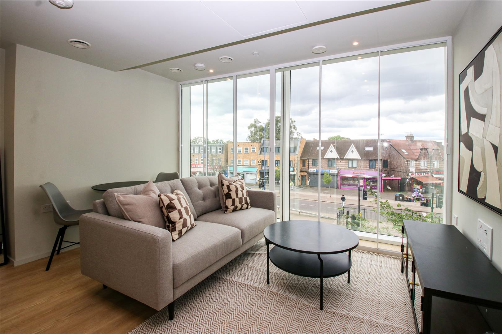Flat Bath Road in Greater London