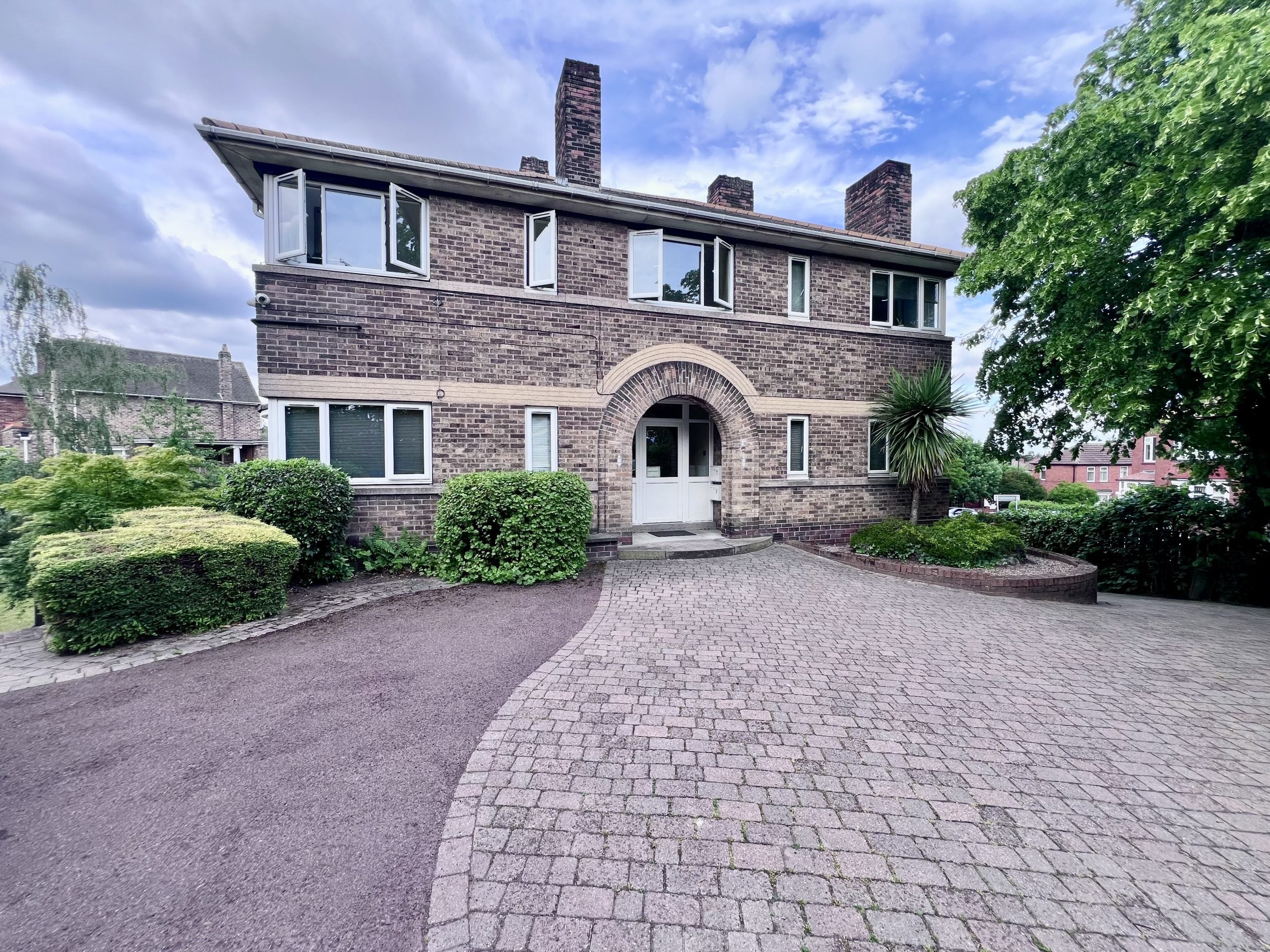 Flat Wentworth Road in Doncaster