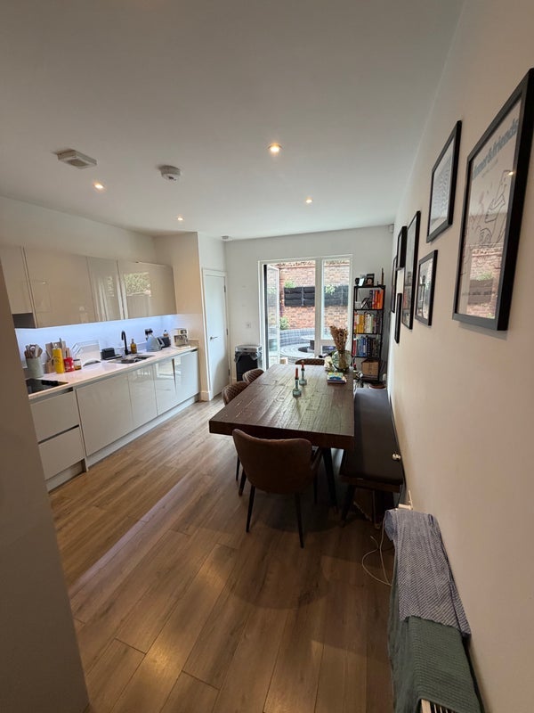 Room St Ann's Road in Greater London