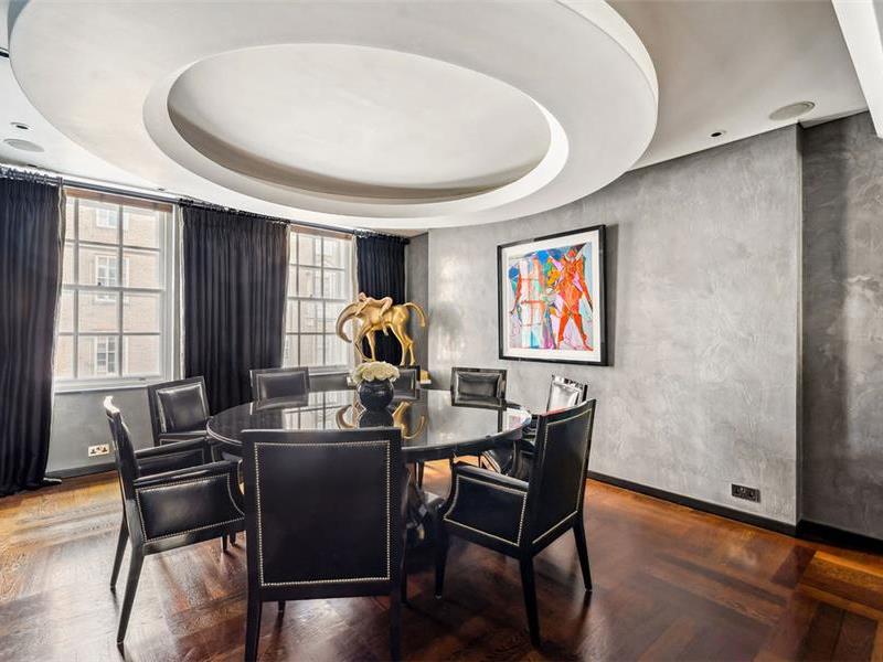 Flat Upper Grosvenor Street in City of Westminster