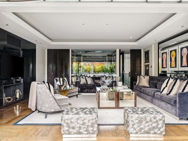 Flat Upper Grosvenor Street in City of Westminster