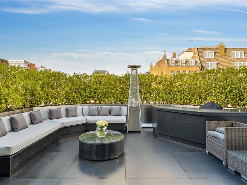 Flat Upper Grosvenor Street in City of Westminster