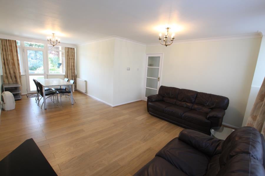 Flat Wild Bank Court in Woking