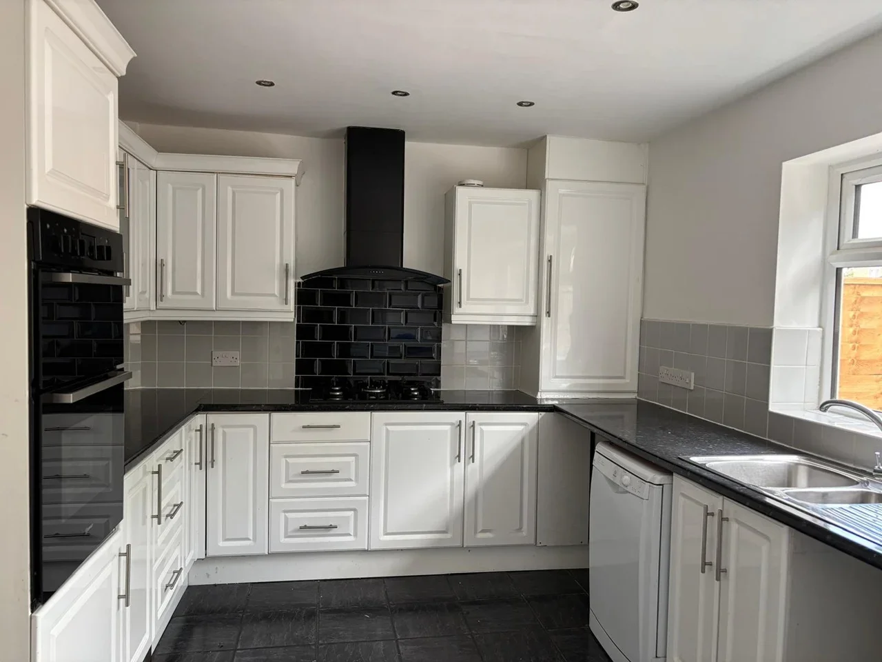 House Rushdon Close in Grays