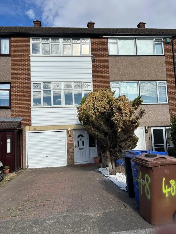 House Rushdon Close in Grays