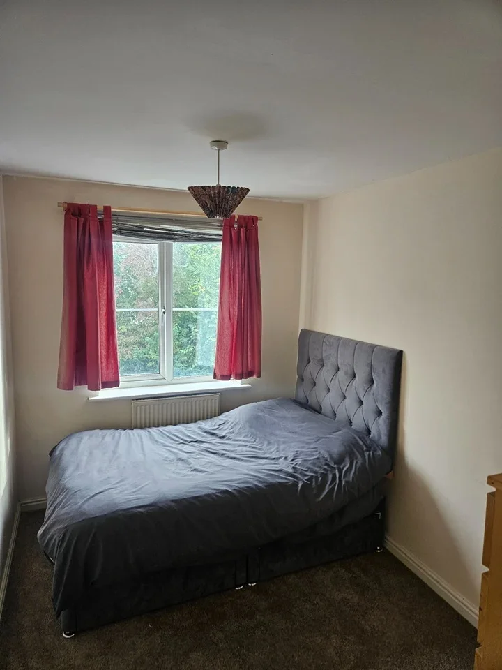 Room Blackthorn Road in Greater London